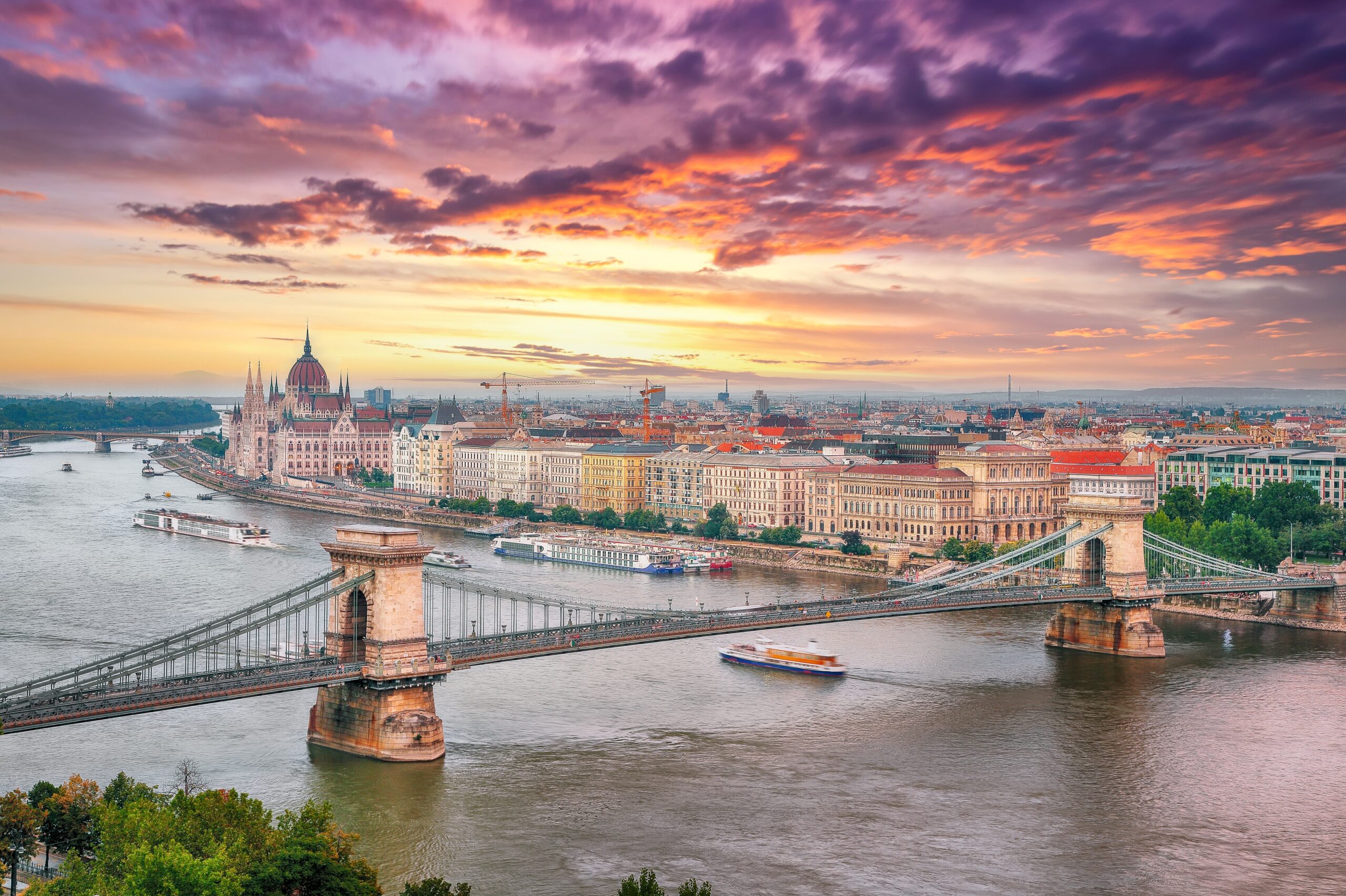 Budapest,City,Evening,Scene.,View,At,Chain,Bridge,,River,Danube