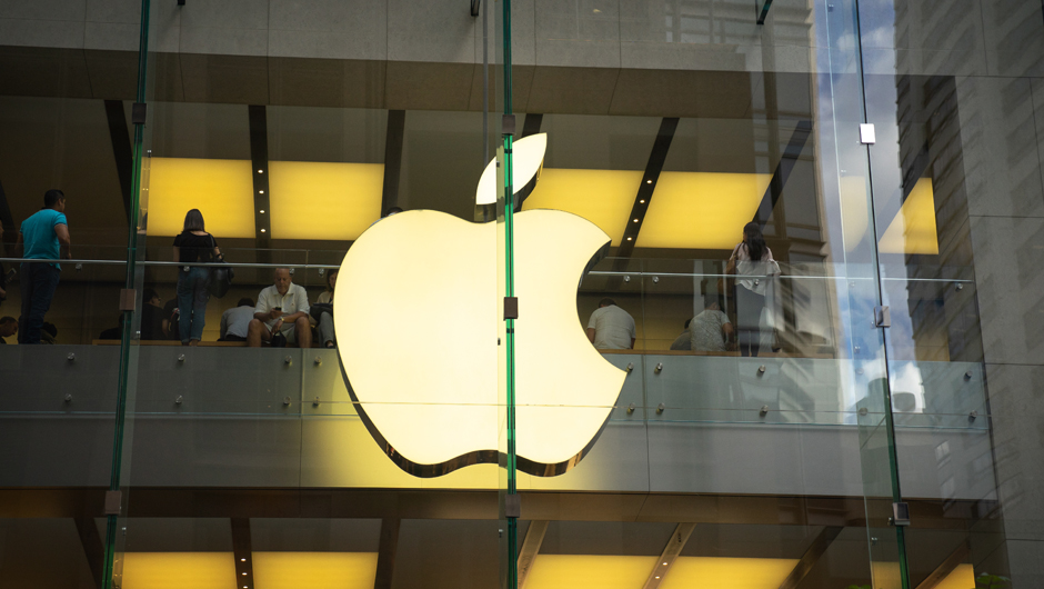 xpx Apple leads US companies in sale