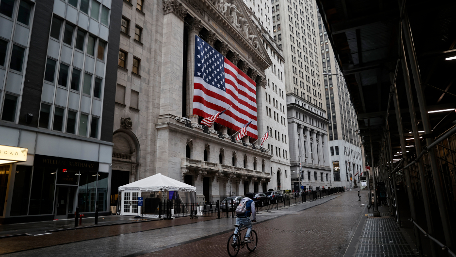 Coronavirus affects corporate bonds as the New York Stock Exchange closes